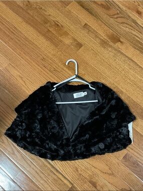 Eliza J Black Faux Fur Capelet